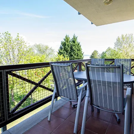 976 - Lakoparkban Teljes Panoramas, Koezvetlen Vizparti, 2 Szobas Modern *